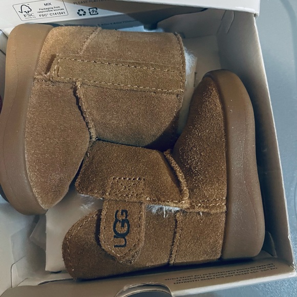 Ugg Infant Boot - Picture 1 of 7